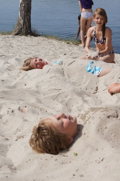 tl_files/EU-Projekt/Doksy 2012/Doksy Mai 2012 - Am Strand (425x640).jpg